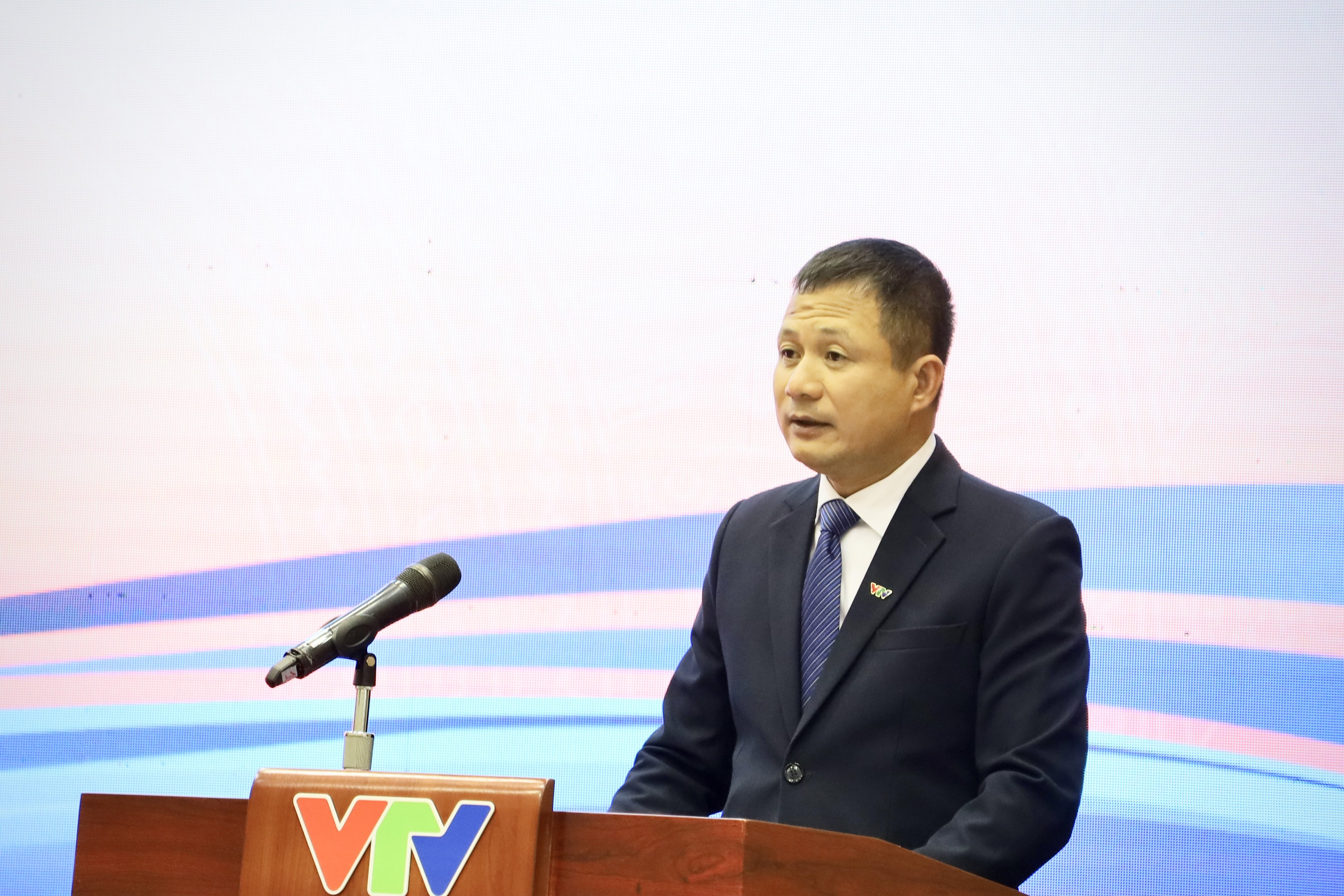 Theo ông Đỗ Đức Hoàng, Đài Truyền hình Việt Nam dự kiến sẽ phát sóng Kênh Truyền hình Đối ngoại quốc gia bằng tiếng Anh. Ảnh: Phương Linh. Theo ông Đỗ Đức Hoàng, Đài Truyền hình Việt Nam dự kiến sẽ phát sóng Kênh Truyền hình Đối ngoại quốc gia bằng tiếng Anh. Ảnh: Phương Linh.