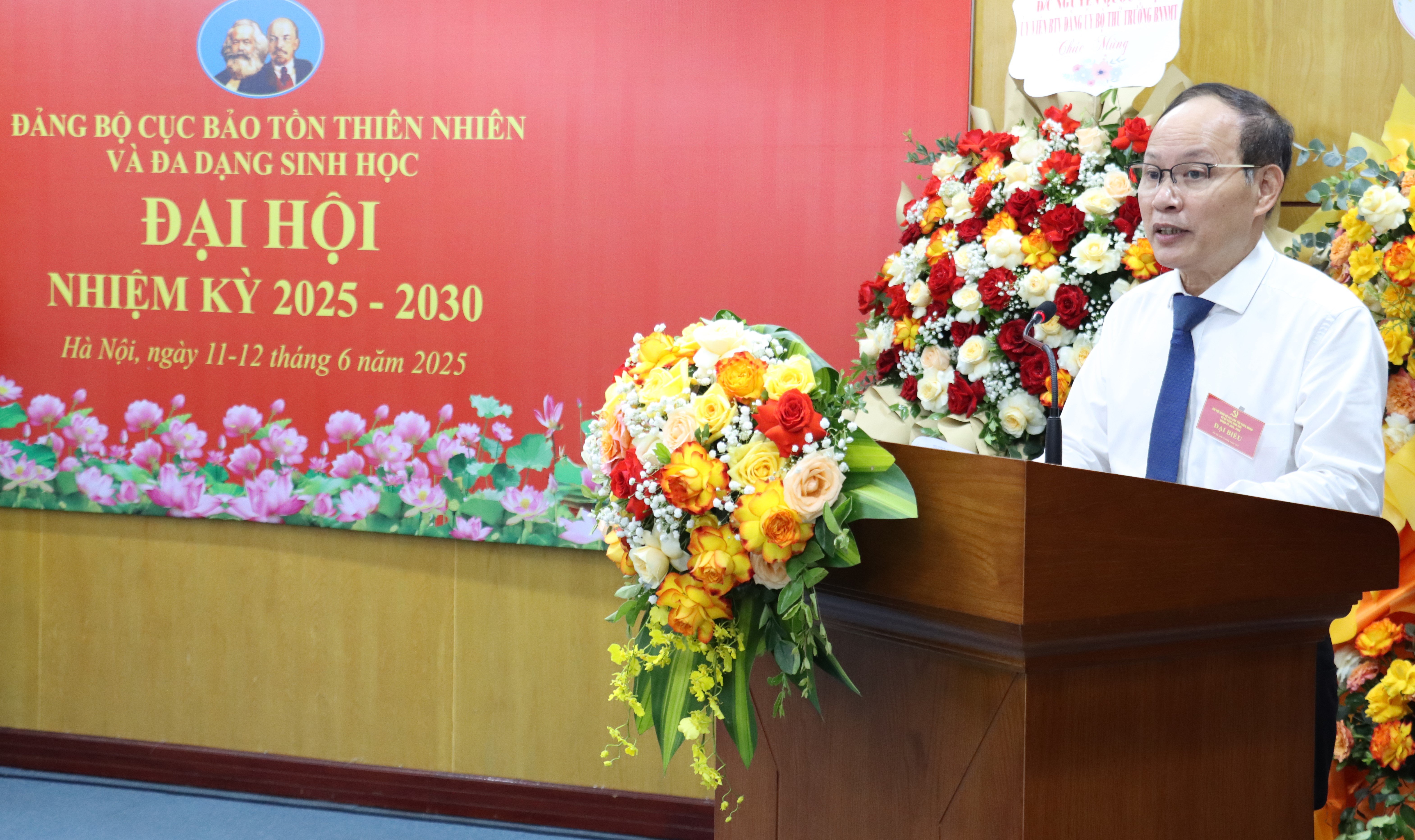 Cục trưởng Cục Bảo tồn thiên nhiên và Đa dạng sinh học Nguyễn Văn Tài cho biết, Đại hội Đảng bộ Cục nhiệm kỳ 2025 - 2030 với chủ đề: 'Chung sức, đồng lòng quyết tâm tạo chuyển biến tích cực trong công tác bảo tồn thiên nhiên và đa dạng sinh học, góp phần thực hiện thắng lợi các mục tiêu của ngành NN-MT, vì sự phát triển bền vững của đất nước. Ảnh: Nguyễn Thủy. Cục trưởng Cục Bảo tồn thiên nhiên và Đa dạng sinh học Nguyễn Văn Tài cho biết, Đại hội Đảng bộ Cục nhiệm kỳ 2025 - 2030 với chủ đề: 'Chung sức, đồng lòng quyết tâm tạo chuyển biến tích cực trong công tác bảo tồn thiên nhiên và đa dạng sinh học, góp phần thực hiện thắng lợi các mục tiêu của ngành NN-MT, vì sự phát triển bền vững của đất nước. Ảnh: Nguyễn Thủy.