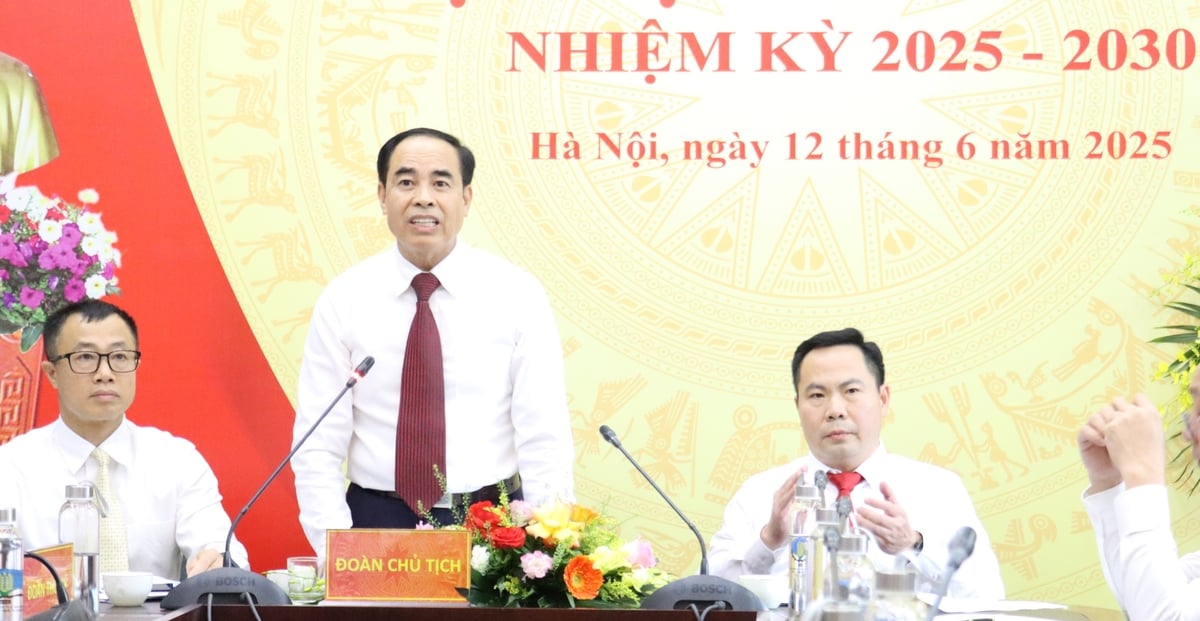 Đoàn Chủ tịch điều hành Đại hội Đảng bộ Ban Quản lý Trung ương các Dự án Thủy lợi lần thứ IV, nhiệm kỳ 2025 – 2030. Ảnh: Việt Anh. Đoàn Chủ tịch điều hành Đại hội Đảng bộ Ban Quản lý Trung ương các Dự án Thủy lợi lần thứ IV, nhiệm kỳ 2025 – 2030. Ảnh: Việt Anh.