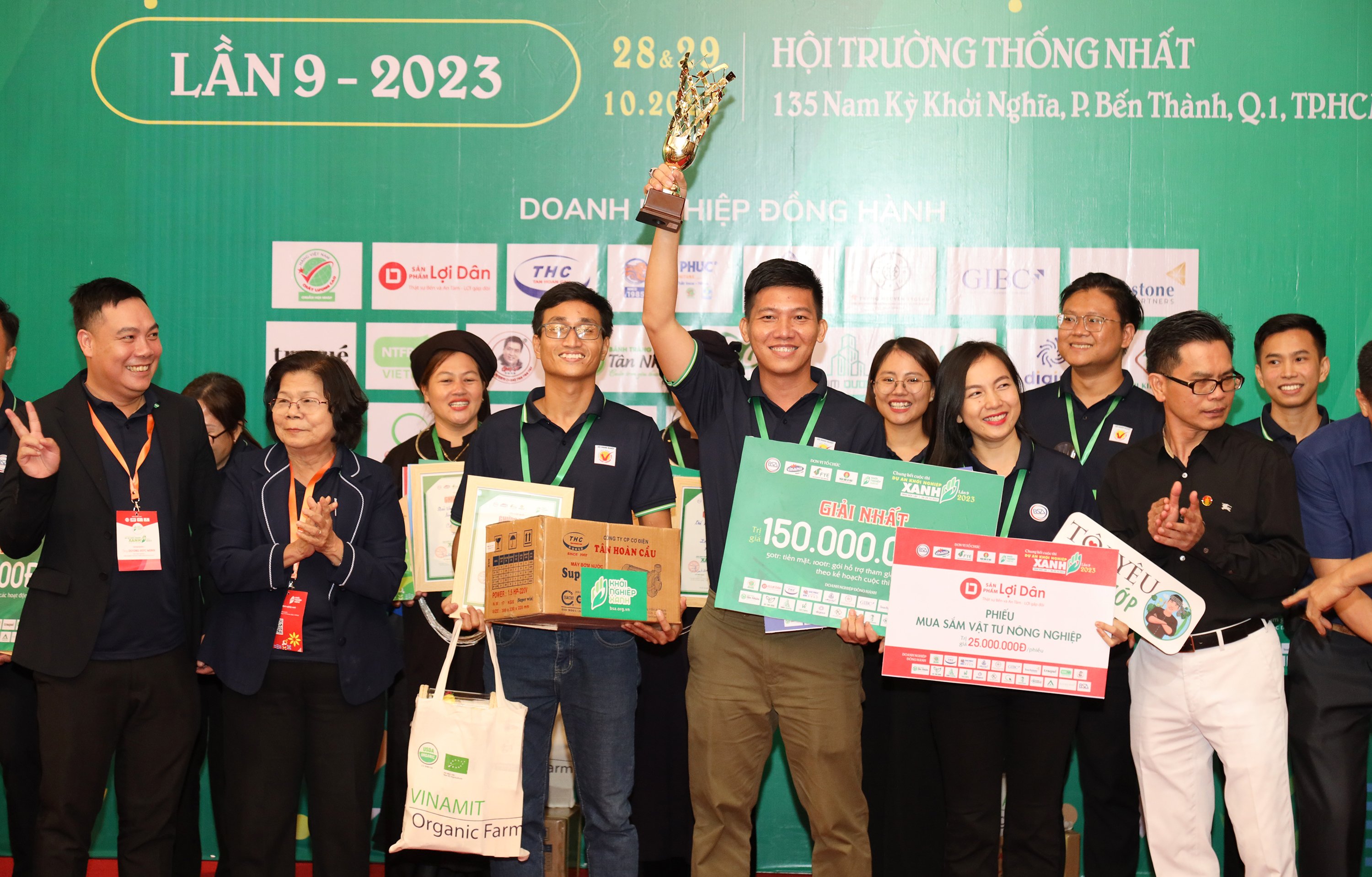 Trong suốt 11 năm qua, nhiều ý tưởng qua Cuộc thi 'Dự án Khởi nghiệp Xanh' được đưa vào ứng dụng thực tế. Nhiều doanh nghiệp từ đây cũng đã có chỗ đứng ở thị trường trong nước và quốc tế. Ảnh: Nguyễn Thủy. Trong suốt 11 năm qua, nhiều ý tưởng qua Cuộc thi 'Dự án Khởi nghiệp Xanh' được đưa vào ứng dụng thực tế. Nhiều doanh nghiệp từ đây cũng đã có chỗ đứng ở thị trường trong nước và quốc tế. Ảnh: Nguyễn Thủy.