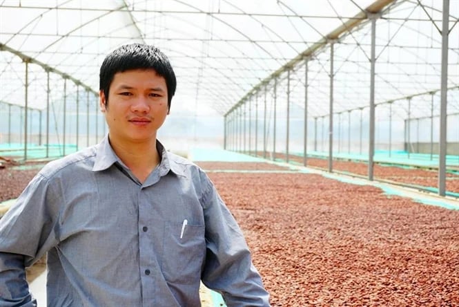 Nhà báo Lê Bền trong một lần đi tác nghiệp Nhà báo Lê Bền trong một lần đi tác nghiệp