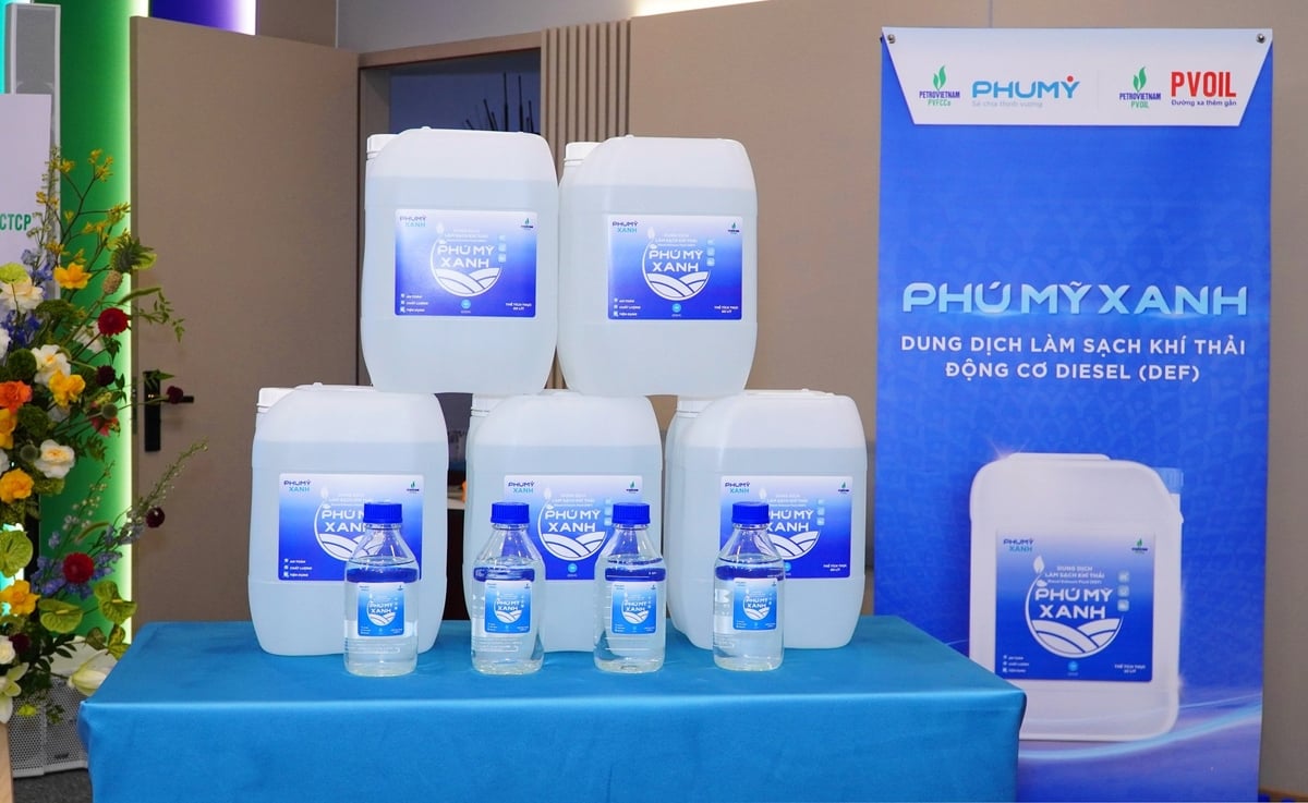 Phú Mỹ xanh - Dung dịch làm sạch khí thải động cơ Diesel. Ảnh: Đình Khôi. Phú Mỹ xanh - Dung dịch làm sạch khí thải động cơ Diesel. Ảnh: Đình Khôi.