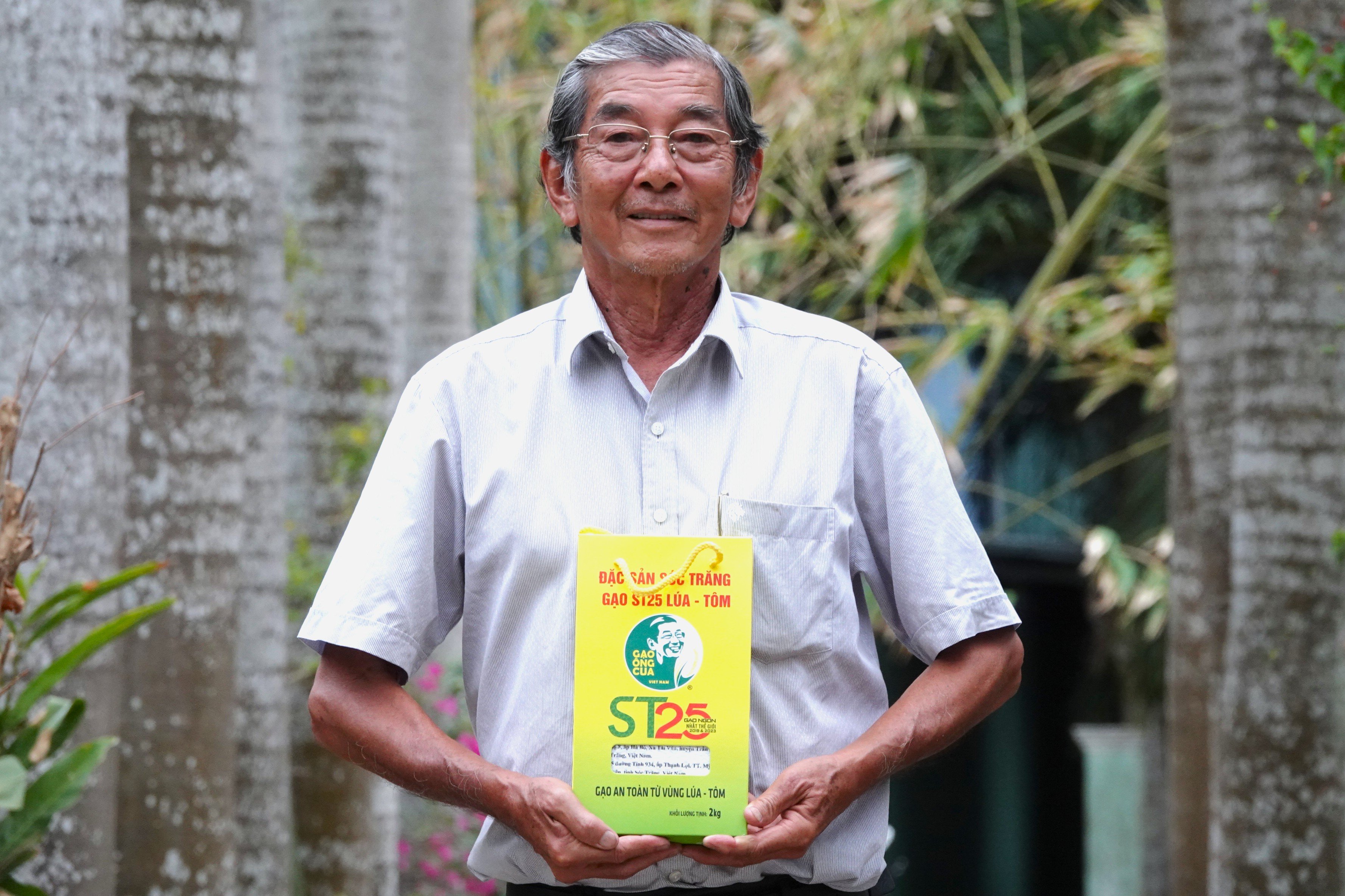 ST25 rice, developed by engineer Ho Quang Cua, accounts for a large proportion of the fragrant and specialty rice structure in Soc Trang province. Photo: Kim Anh.
