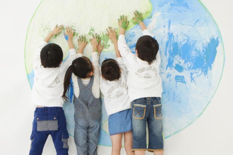 Trẻ em là những người tiên phong trong giảm thiểu rủi ro thiên tai. Ảnh: WMO. Trẻ em là những người tiên phong trong giảm thiểu rủi ro thiên tai. Ảnh: WMO.