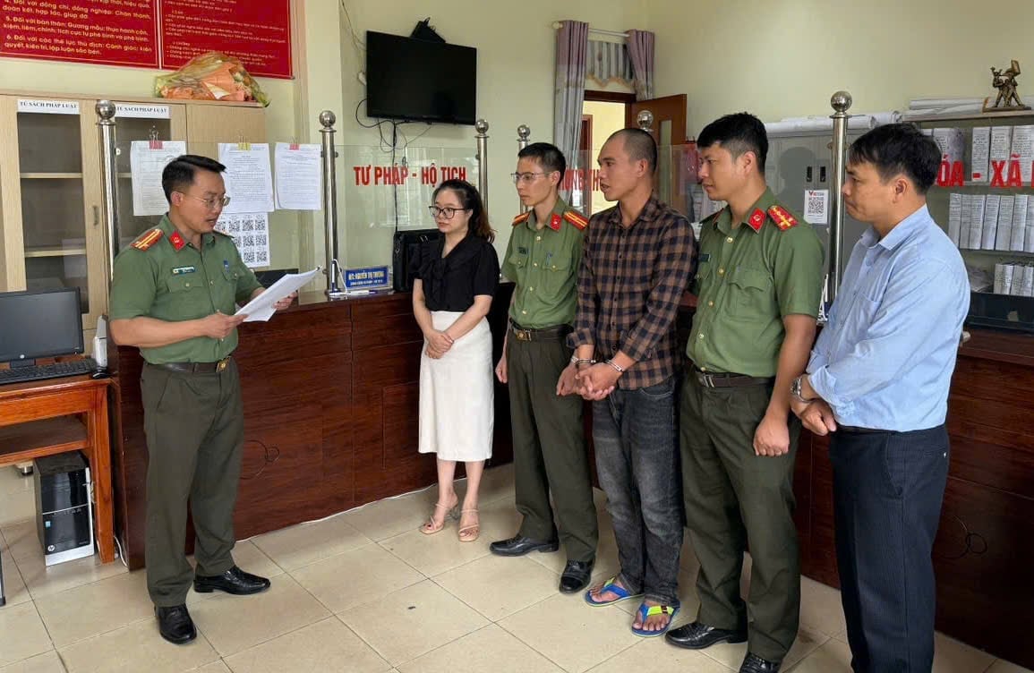 Đối tượng Lê Văn Thắng bị bắt về hành vi 'Lừa đảo chiếm đoạt tài sản'. Ảnh: Công an tỉnh Lai Châu. Đối tượng Lê Văn Thắng bị bắt về hành vi 'Lừa đảo chiếm đoạt tài sản'. Ảnh: Công an tỉnh Lai Châu.