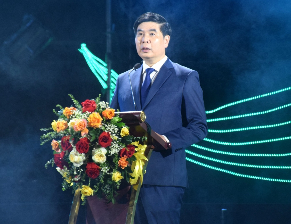 Ông Lâm Hải Giang, Phó Chủ tịch UBND tỉnh Bình Định, phát biểu khai mạc lễ hội. Ảnh: V.Đ.T. Ông Lâm Hải Giang, Phó Chủ tịch UBND tỉnh Bình Định, phát biểu khai mạc lễ hội. Ảnh: V.Đ.T.
