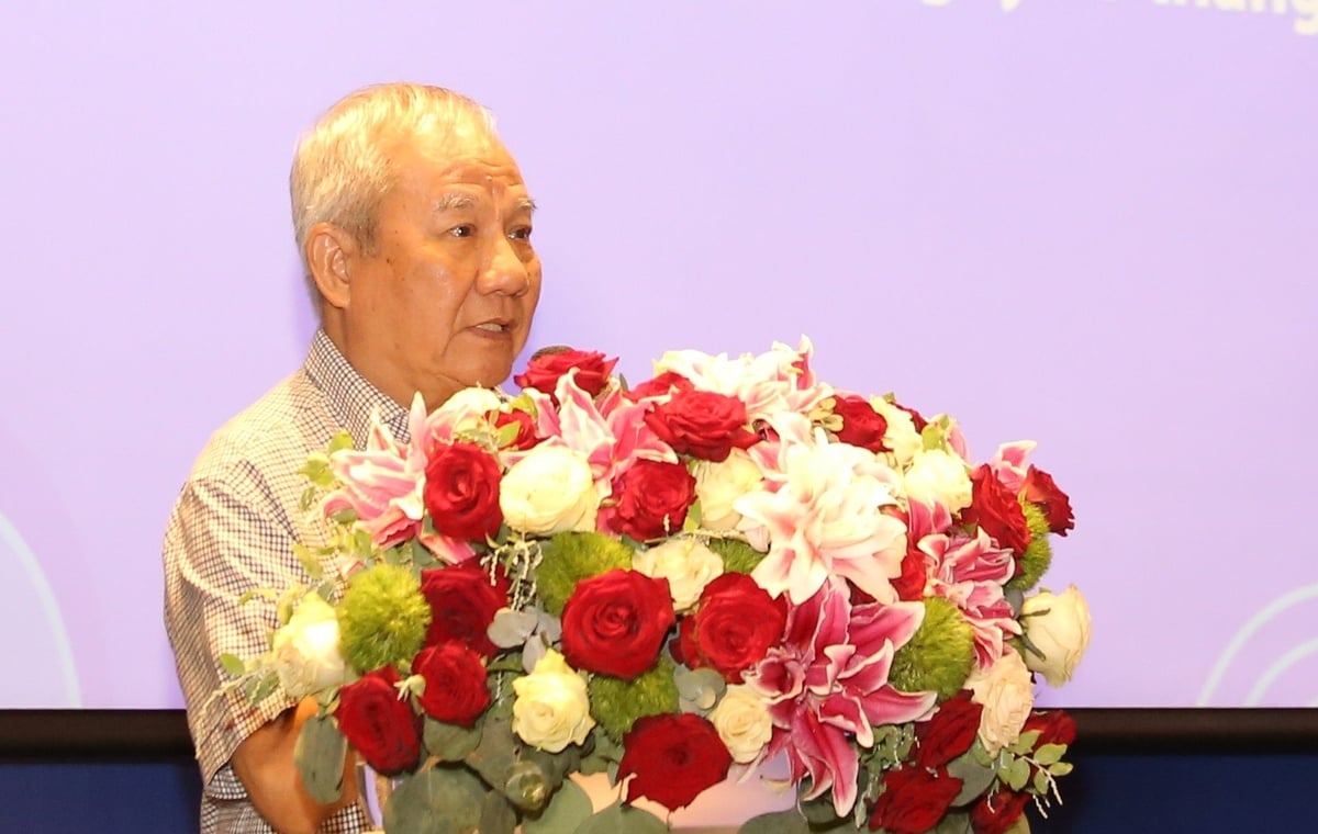 Nhà văn Trần Đức Tiến, Trưởng ban chung khảo Giải thưởng văn học Kim Đồng. Nhà văn Trần Đức Tiến, Trưởng ban chung khảo Giải thưởng văn học Kim Đồng.