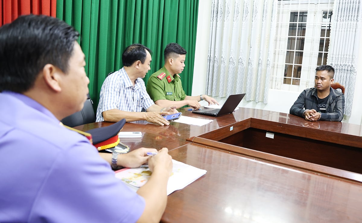 Chau Chan Nô khai nhận tại Cơ quan Công an. Ảnh: Tiến Tầm. Chau Chan Nô khai nhận tại Cơ quan Công an. Ảnh: Tiến Tầm.