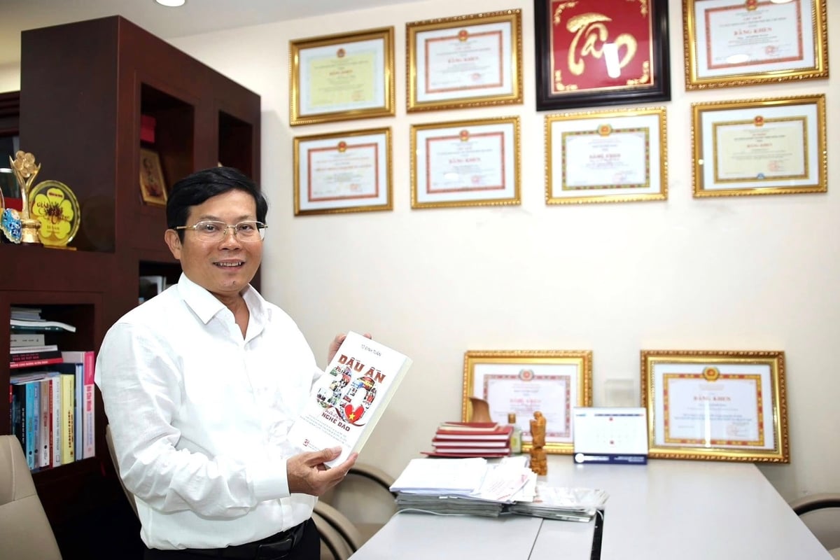 Nhà báo Tô Đình Tuân - Tổng Biên tập Báo Người Lao Động. Nhà báo Tô Đình Tuân - Tổng Biên tập Báo Người Lao Động.