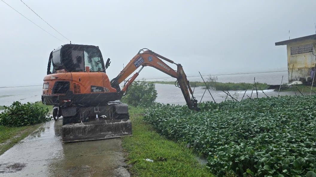 Nạo vét kênh mương, khơi thông dòng chảy. Ảnh: Văn Dinh. Nạo vét kênh mương, khơi thông dòng chảy. Ảnh: Văn Dinh.