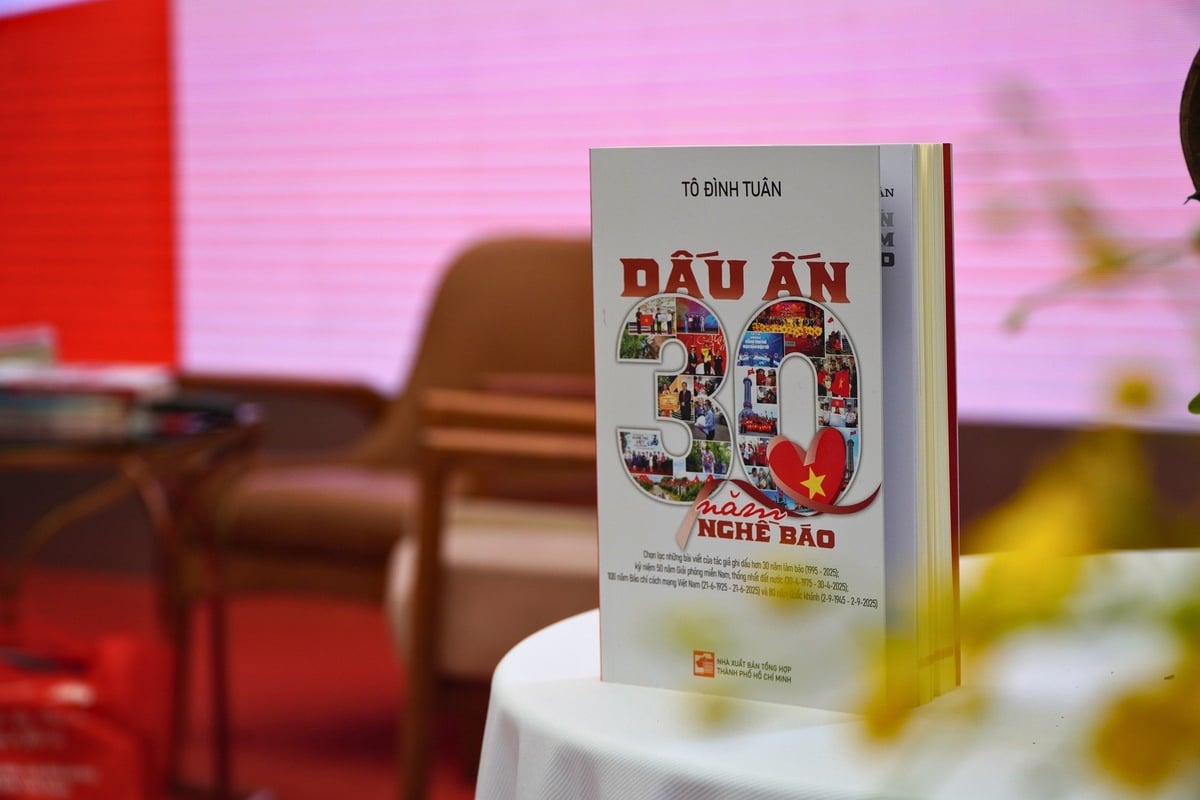 Cuốn sách 'Dấu ấn 30 năm nghề báo' của nhà báo Tô Đình Tuân. Cuốn sách 'Dấu ấn 30 năm nghề báo' của nhà báo Tô Đình Tuân.