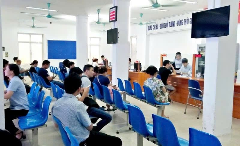 Người lao động đăng ký hưởng bảo hiểm thất nghiệp tại Hà Nội. Ảnh: Minh Hà. Người lao động đăng ký hưởng bảo hiểm thất nghiệp tại Hà Nội. Ảnh: Minh Hà.