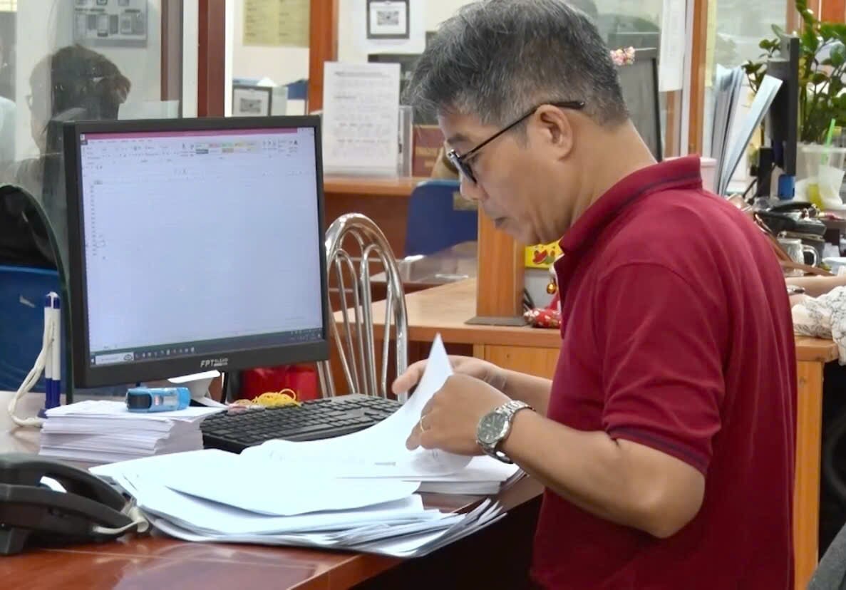 Sự nỗ lực không ngừng của cán bộ ngành lao động. Ảnh: Minh Hà. Sự nỗ lực không ngừng của cán bộ ngành lao động. Ảnh: Minh Hà.