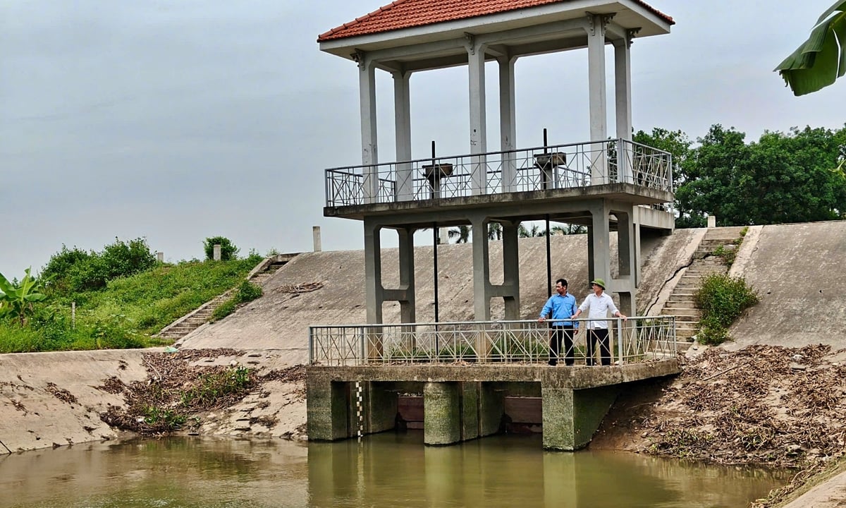 Cống Gừng trấn giữ 'yết hầu' giữa đồng ruộng và sông Thái Bình. Ảnh: Bảo Thắng. Cống Gừng trấn giữ 'yết hầu' giữa đồng ruộng và sông Thái Bình. Ảnh: Bảo Thắng.