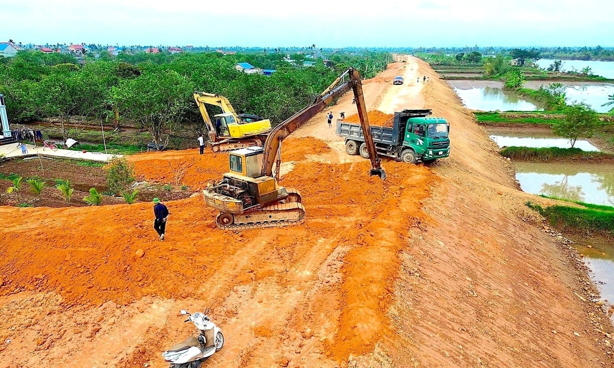 Nhiều dự án cải tạo, nâng cấp các tuyến đê tại huyện Thanh Hà đang được triển khai. Ảnh: Phạm Hiếu. Nhiều dự án cải tạo, nâng cấp các tuyến đê tại huyện Thanh Hà đang được triển khai. Ảnh: Phạm Hiếu.