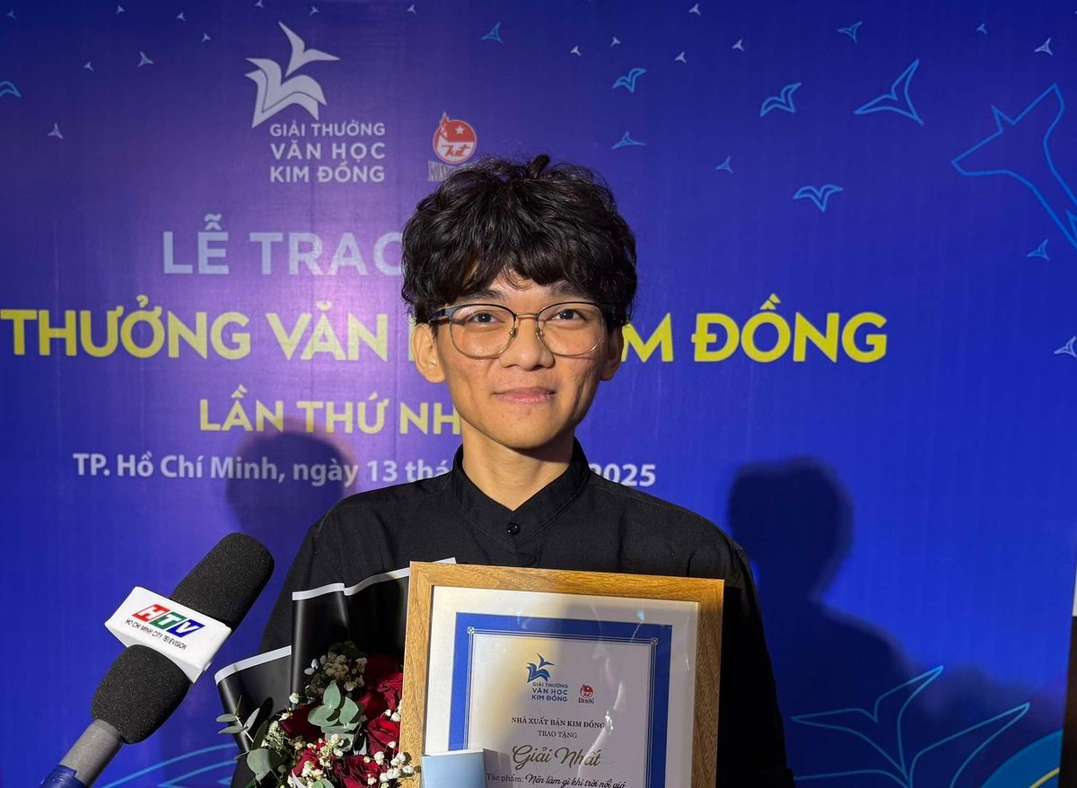 Tác giả trẻ Giai Du. Tác giả trẻ Giai Du.