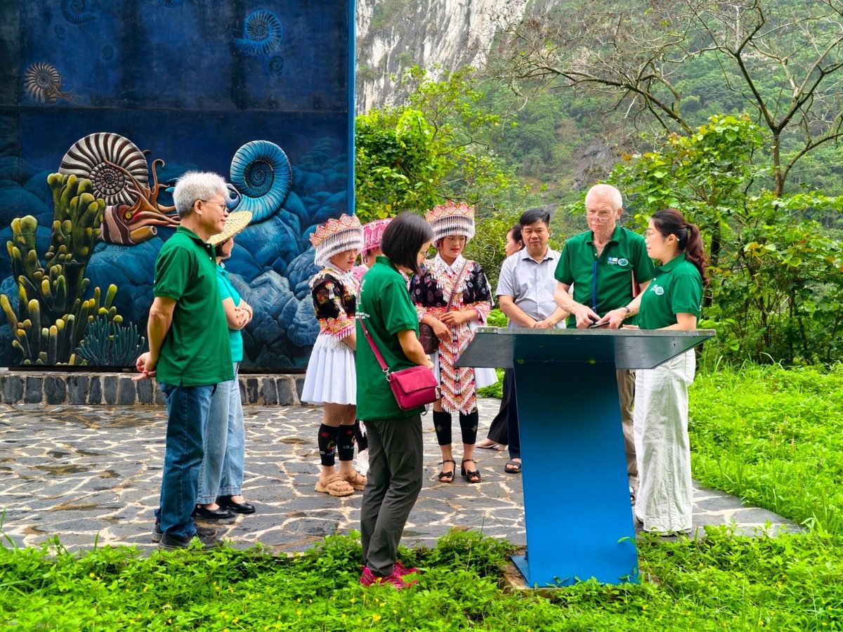 Đoàn chuyên gia UNESCO khảo sát, đánh giá thực địa tại điểm di sản đèo Mã Phục (Quảng Hòa) thuộc Công viên địa chất Non nước Cao Bằng. Ảnh: Công viên địa chất toàn cầu UNESCO Non nước Cao Bằng. Đoàn chuyên gia UNESCO khảo sát, đánh giá thực địa tại điểm di sản đèo Mã Phục (Quảng Hòa) thuộc Công viên địa chất Non nước Cao Bằng. Ảnh: Công viên địa chất toàn cầu UNESCO Non nước Cao Bằng.