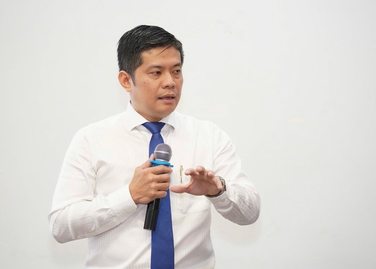 Ông Lê Huỳnh Tấn Duy - Phó trưởng khoa Luật Hình sự, ĐH Luật TPHCM trình bày tham vấn tọa đàm. Ảnh: Đình Du. Ông Lê Huỳnh Tấn Duy - Phó trưởng khoa Luật Hình sự, ĐH Luật TPHCM trình bày tham vấn tọa đàm. Ảnh: Đình Du.