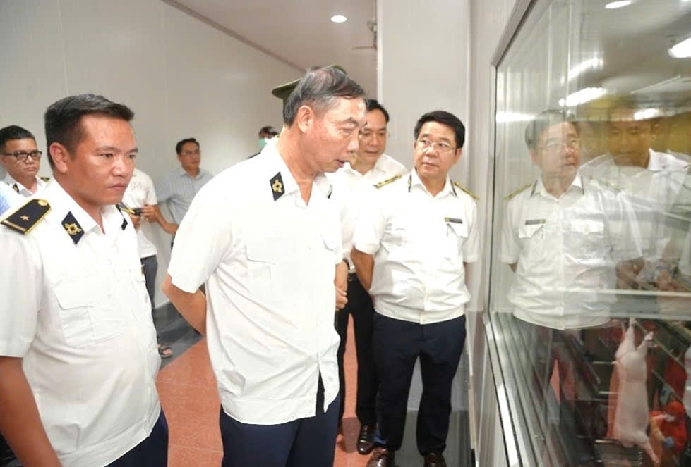 Đoàn kiểm tra thực địa công tác giết mổ lợn tại Nhà máy giết mổ lợn Công ty C.P, chi nhánh Chương Mỹ. Ảnh: Xuân Vũ. Đoàn kiểm tra thực địa công tác giết mổ lợn tại Nhà máy giết mổ lợn Công ty C.P, chi nhánh Chương Mỹ. Ảnh: Xuân Vũ.