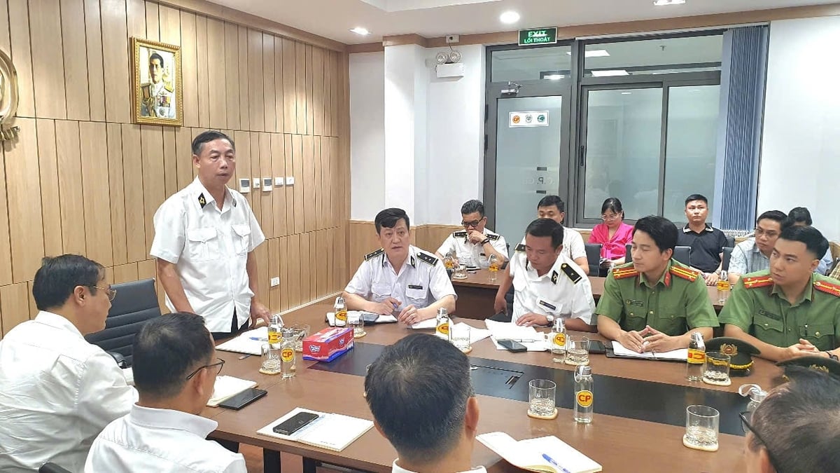 Đoàn kiểm tra liên ngành Hà Nội kiểm tra công tác giết mổ lợn tại Công ty C.P Việt Nam, chi nhánh tại Chương Mỹ. Ảnh: Xuân Vũ. Đoàn kiểm tra liên ngành Hà Nội kiểm tra công tác giết mổ lợn tại Công ty C.P Việt Nam, chi nhánh tại Chương Mỹ. Ảnh: Xuân Vũ.