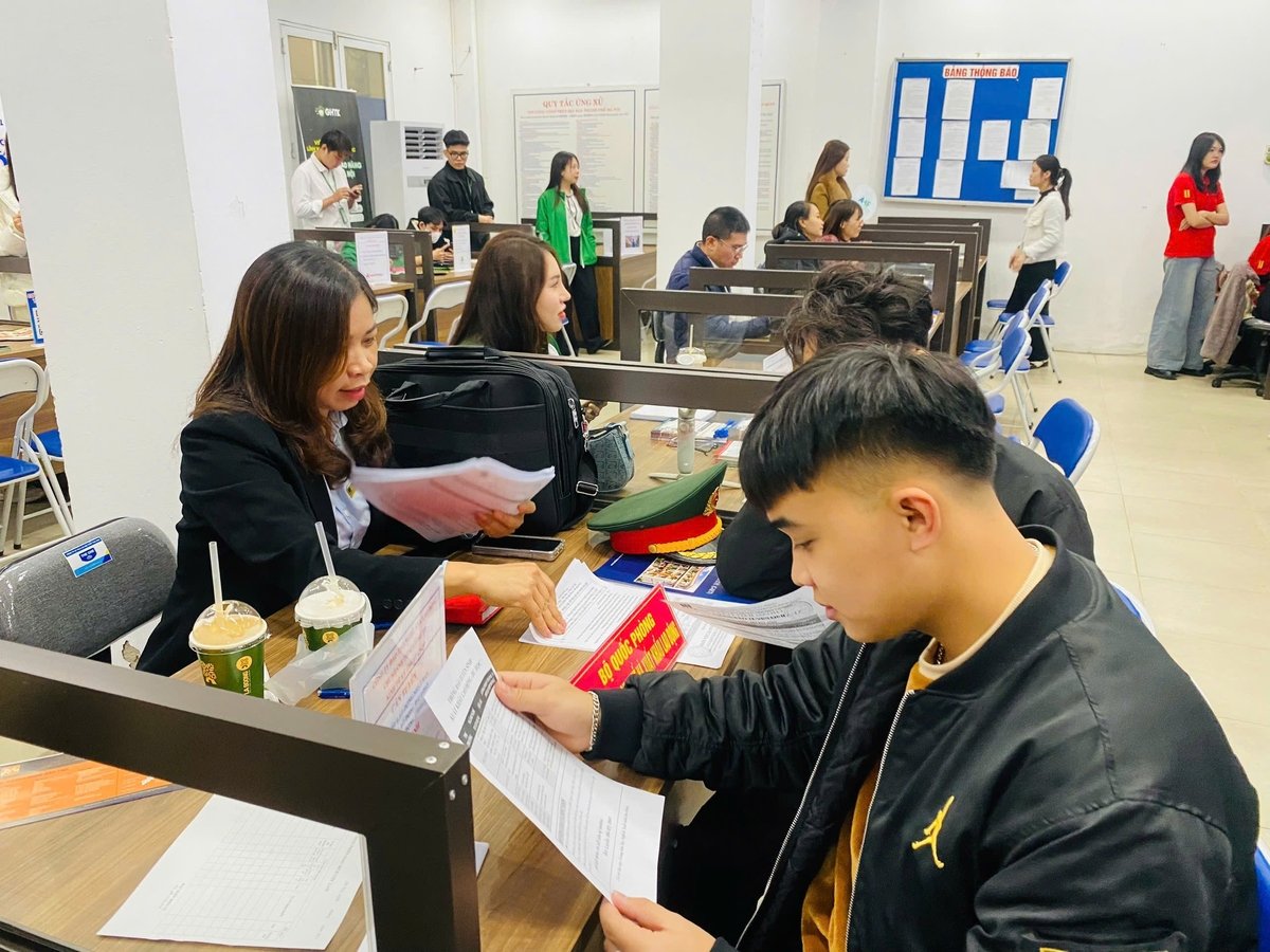 Thay vì chạy theo những 'cơn sốt' nhất thời, người lao động trẻ nên kết hợp giữa đam mê, năng lực cá nhân với sự nhạy bén và thấu hiểu nhu cầu thực tế của thị trường lao động. Ảnh: TTDVVL. Thay vì chạy theo những 'cơn sốt' nhất thời, người lao động trẻ nên kết hợp giữa đam mê, năng lực cá nhân với sự nhạy bén và thấu hiểu nhu cầu thực tế của thị trường lao động. Ảnh: TTDVVL.