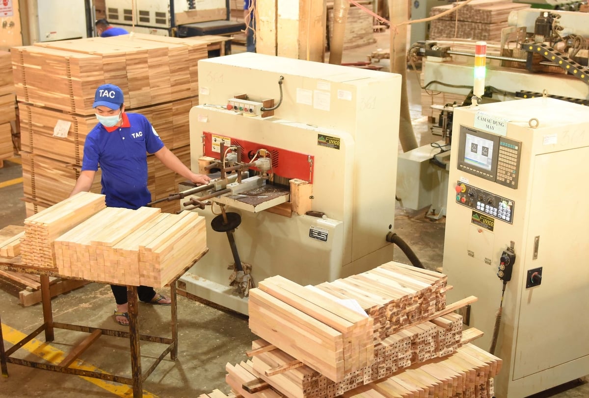 Sản xuất đồ gỗ tại Công ty Cổ phần Chế biến gỗ Thuận An, thành viên của VRG. Ảnh: VRG. Sản xuất đồ gỗ tại Công ty Cổ phần Chế biến gỗ Thuận An, thành viên của VRG. Ảnh: VRG.