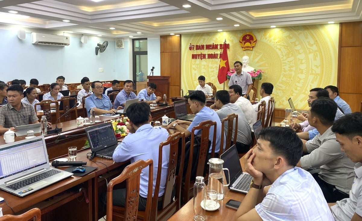 Tập huấn cách sử dụng phần mềm quản lý thiên tai tại huyện Hoài Ân (Bình Định). Ảnh: V.Đ.T. Tập huấn cách sử dụng phần mềm quản lý thiên tai tại huyện Hoài Ân (Bình Định). Ảnh: V.Đ.T.