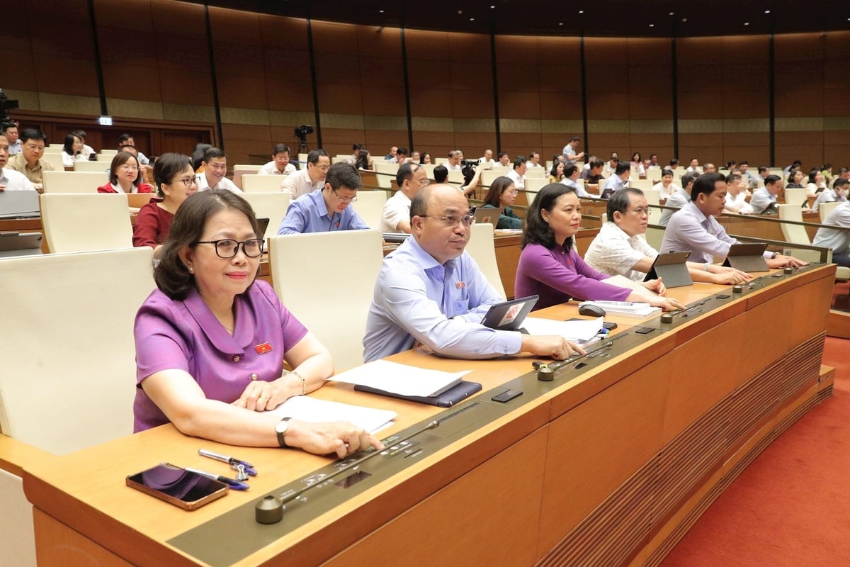 Các đại biểu quốc hội bấm nút biểu quyết. Ảnh: QH. Các đại biểu quốc hội bấm nút biểu quyết. Ảnh: QH.