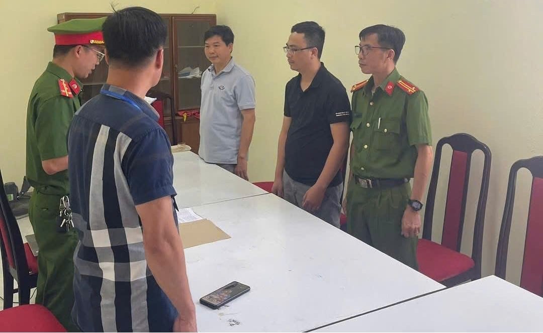 Chỉ huy trưởng Nguyễn Văn Đại (áo đen). Ảnh: Công an tỉnh Hà Giang. Chỉ huy trưởng Nguyễn Văn Đại (áo đen). Ảnh: Công an tỉnh Hà Giang.