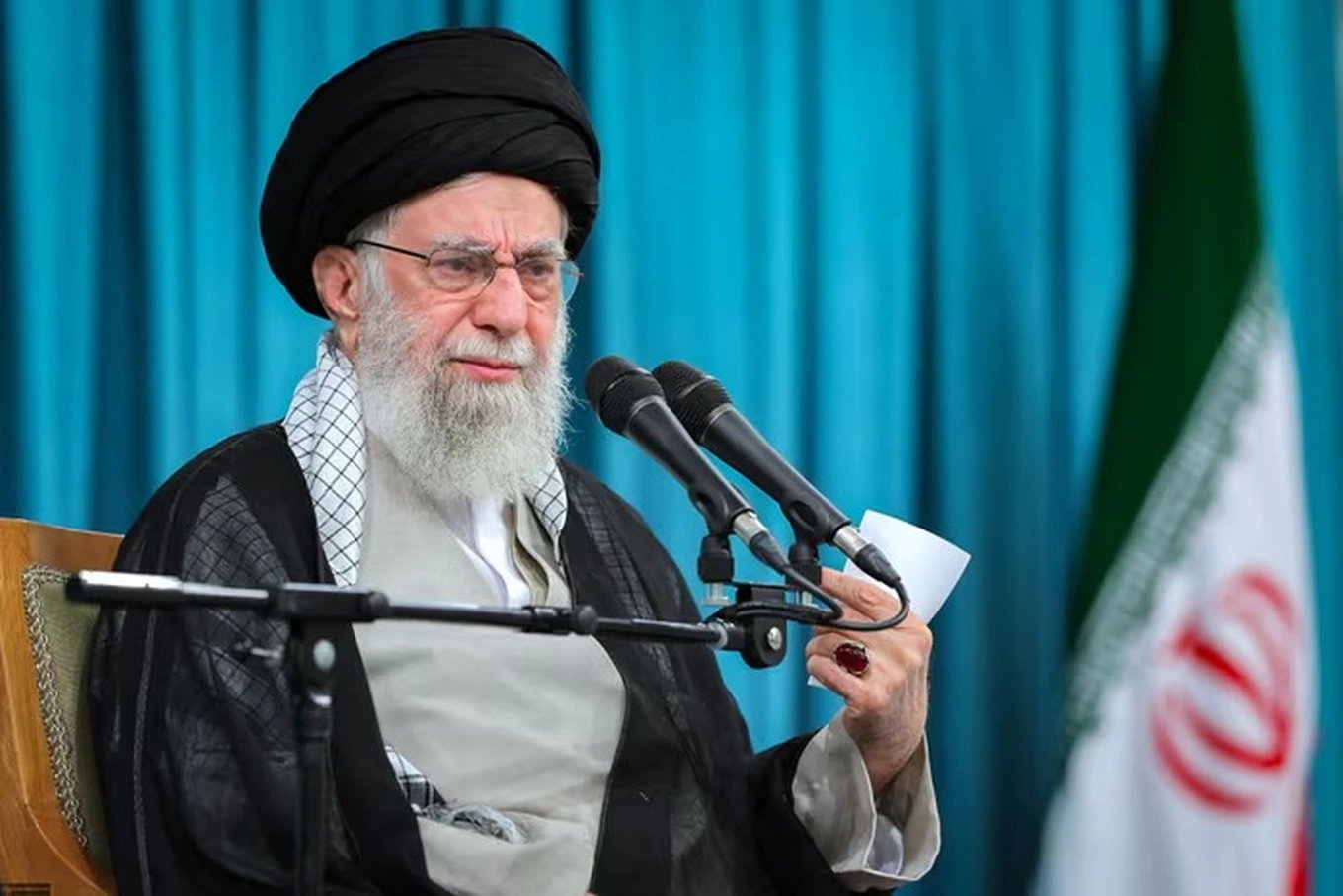 Lãnh tụ tối cao Iran, Đại giáo chủ Ali Khamenei tuyên bố Tehran sẽ không đáp trả nửa vời. Ảnh: ZUMA Press. Lãnh tụ tối cao Iran, Đại giáo chủ Ali Khamenei tuyên bố Tehran sẽ không đáp trả nửa vời. Ảnh: ZUMA Press.