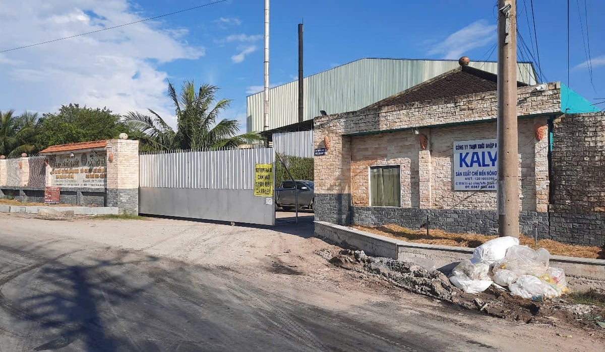 Công ty TNHH Xuất nhập khẩu Kaly có địa chỉ tại ấp 2 xã Hướng Thọ Phú, TP. Tân An. Ảnh: Thanh Bạch. Công ty TNHH Xuất nhập khẩu Kaly có địa chỉ tại ấp 2 xã Hướng Thọ Phú, TP. Tân An. Ảnh: Thanh Bạch.