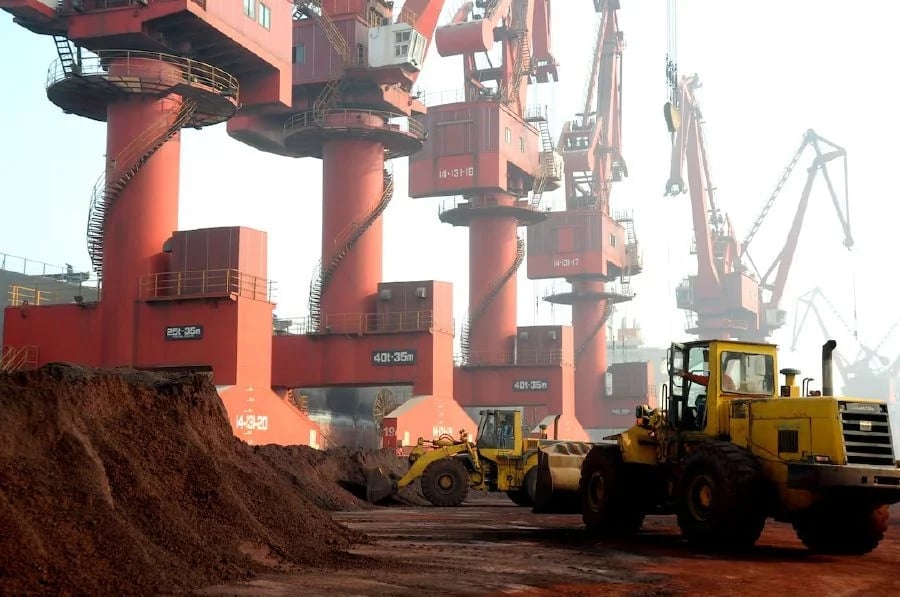 Bắt đầu từ tháng 4/2025, Trung Quốc đã áp dụng các biện pháp kiểm soát chặt chẽ hơn đối với việc xuất khẩu khoáng sản quan trọng dùng trong công nghệ cao. Ảnh: Reuters. Bắt đầu từ tháng 4/2025, Trung Quốc đã áp dụng các biện pháp kiểm soát chặt chẽ hơn đối với việc xuất khẩu khoáng sản quan trọng dùng trong công nghệ cao. Ảnh: Reuters.
