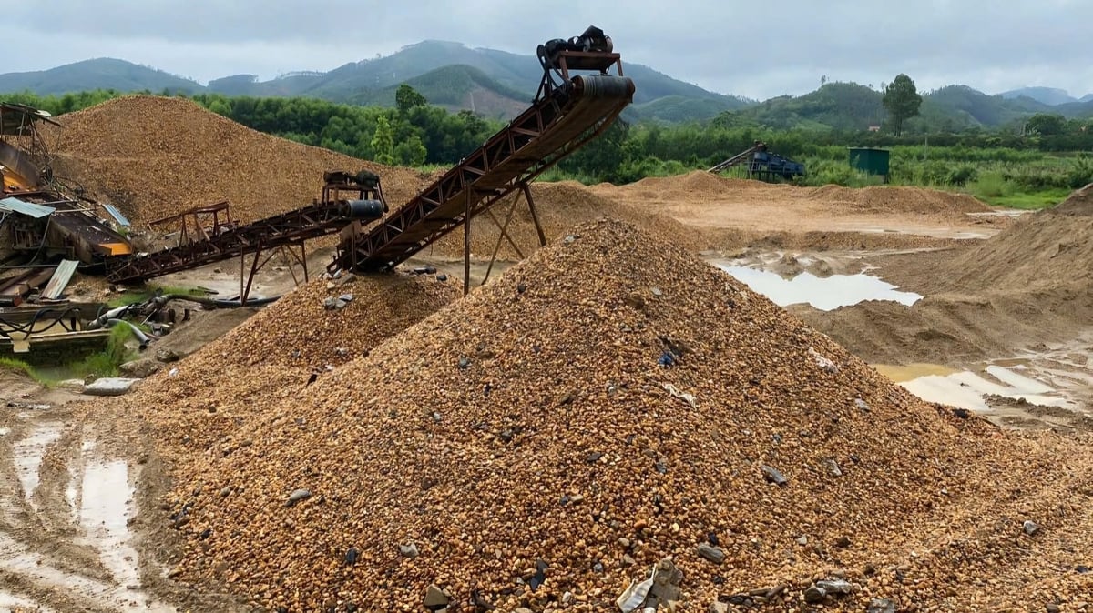 Trong thời hạn 6 tháng kể từ ngày giấy phép chấm dứt hiệu lực, Công ty Thành Đạt phải di chuyển tài sản còn lại của mình và các bên có liên quan ra khỏi khu vực khai thác khoáng sản. Ảnh: ĐT.