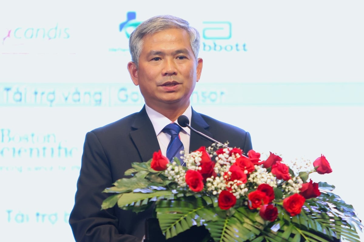 TS.BS Trần Chí Cường - Giám đốc Bệnh viện Đa khoa Quốc tế S.I.S Cần Thơ - khẳng định: 'S.I.S Cần Thơ ngoài việc điều trị trực tiếp cho bệnh nhân khu vực miền Tây còn trở thành trung tâm đào tạo cho cả nước và nhiều nước trên thế giới'. Ảnh: Kim Anh. TS.BS Trần Chí Cường - Giám đốc Bệnh viện Đa khoa Quốc tế S.I.S Cần Thơ - khẳng định: 'S.I.S Cần Thơ ngoài việc điều trị trực tiếp cho bệnh nhân khu vực miền Tây còn trở thành trung tâm đào tạo cho cả nước và nhiều nước trên thế giới'. Ảnh: Kim Anh.