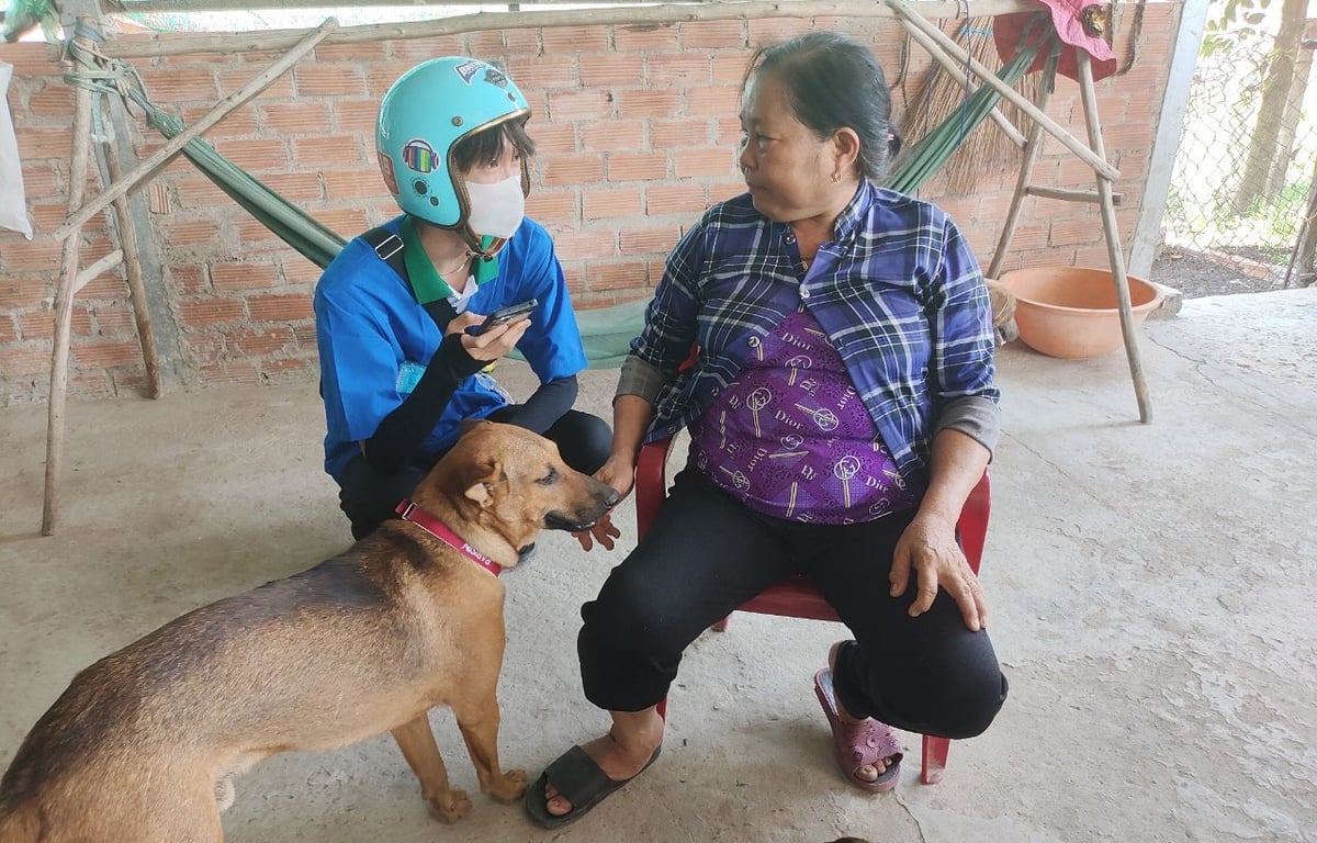 Thuyết phục, thay đổi ý thức người dân trong chủ động phòng chống bệnh dại là điều khó khăn nhất đối với các sinh viên thú y. Ảnh: LB. Thuyết phục, thay đổi ý thức người dân trong chủ động phòng chống bệnh dại là điều khó khăn nhất đối với các sinh viên thú y. Ảnh: LB.
