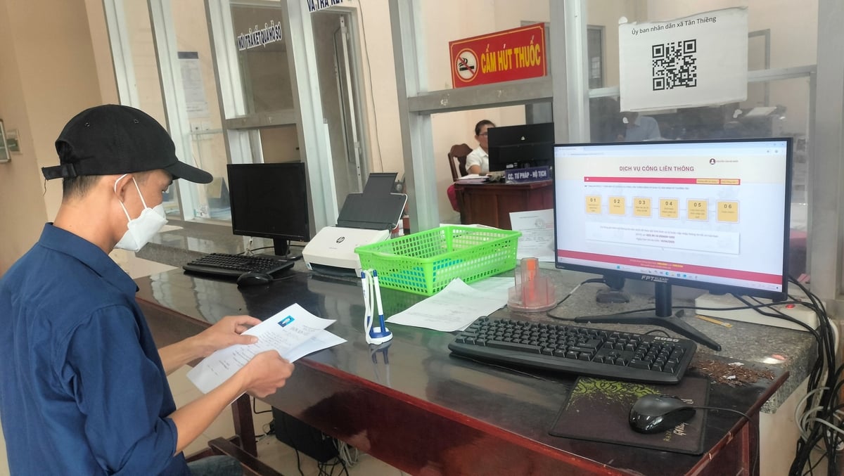 Người dân xã Tân Thiềng hài lòng về các dịch vụ công. Ảnh: Kiều Nhi. Người dân xã Tân Thiềng hài lòng về các dịch vụ công. Ảnh: Kiều Nhi.