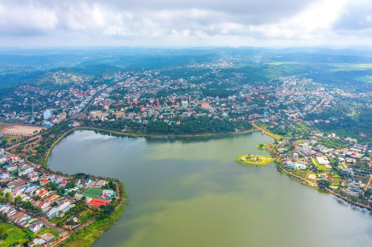 Với những quyết sách phù hợp và chiến lược phát triển nông nghiệp bền vững trong nhiều năm qua giúp huyện Đắk Mil có những bứt phát mạnh mẽ về nhiều mặt. Ảnh: Ngô Minh Phương. Với những quyết sách phù hợp và chiến lược phát triển nông nghiệp bền vững trong nhiều năm qua giúp huyện Đắk Mil có những bứt phát mạnh mẽ về nhiều mặt. Ảnh: Ngô Minh Phương.