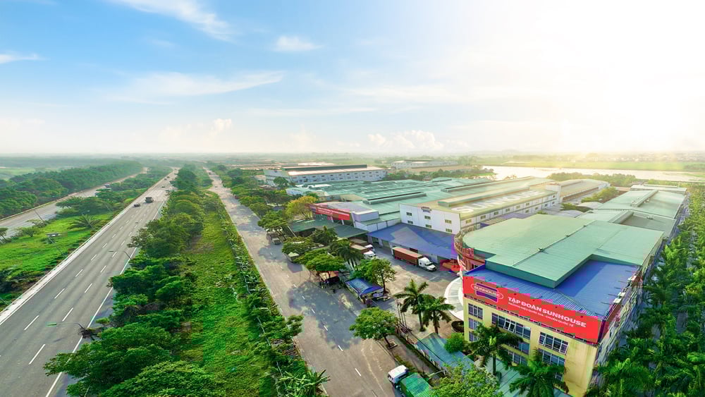 SUNHOUSE sở hữu 10 nhà máy trên khắp cả nước với năng lực cung ứng hơn 80 triệu sản phẩm mỗi năm. Ảnh: SUNHOUSE. SUNHOUSE sở hữu 10 nhà máy trên khắp cả nước với năng lực cung ứng hơn 80 triệu sản phẩm mỗi năm. Ảnh: SUNHOUSE.