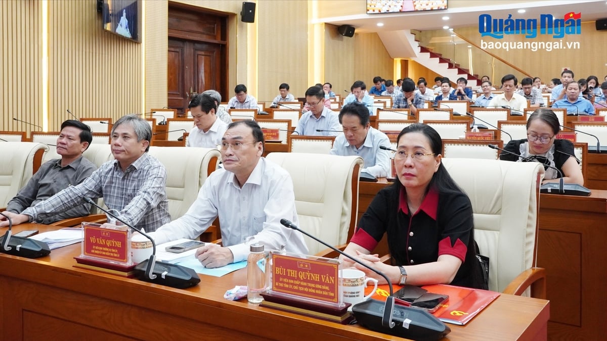 Tập huấn nghiệp vụ về vận hành chính quyền 2 cấp tại điểm cầu Quảng Ngãi. Ảnh: Báo Quảng Ngãi. Tập huấn nghiệp vụ về vận hành chính quyền 2 cấp tại điểm cầu Quảng Ngãi. Ảnh: Báo Quảng Ngãi.