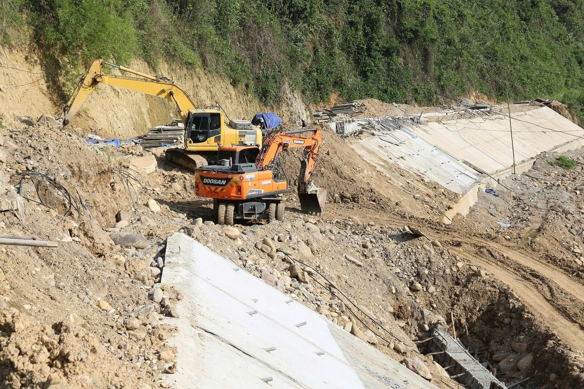 Nhiều công trình thủy lợi bị thiệt hại do bão Yagi đang được đẩy nhanh tiến độ khắc phục. Ảnh: Thanh Tiến. Nhiều công trình thủy lợi bị thiệt hại do bão Yagi đang được đẩy nhanh tiến độ khắc phục. Ảnh: Thanh Tiến.