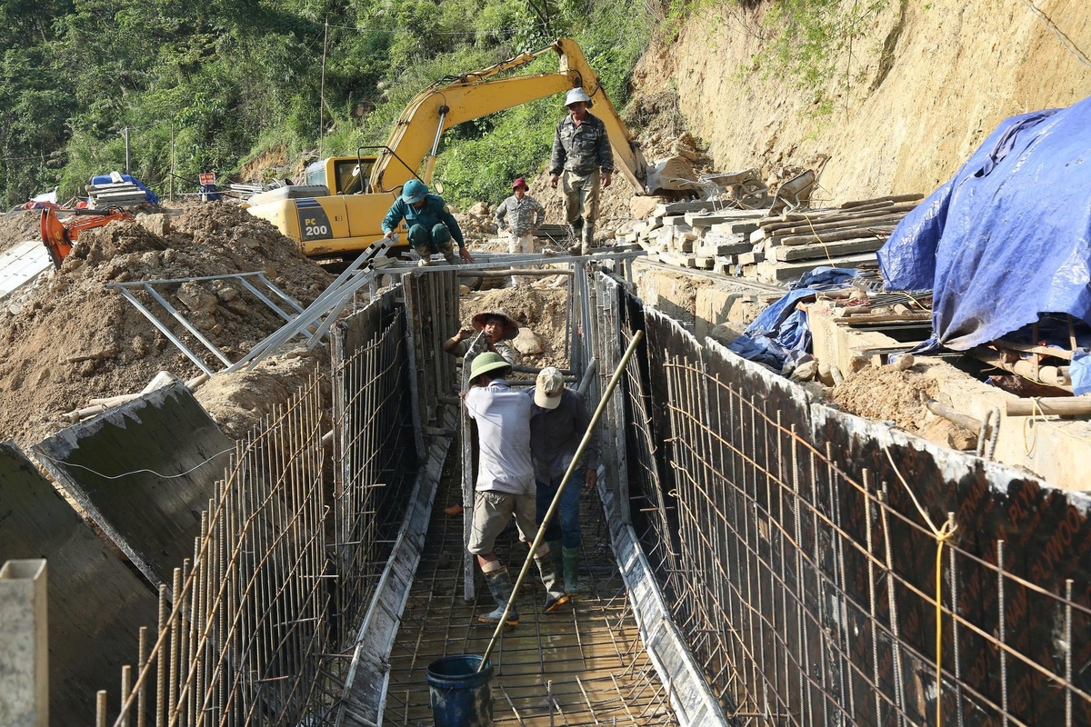 Hệ thống kênh chính của công trình thủy lợi Phai Mòn đang được gấp rút thi công. Ảnh: Thanh Tiến. Hệ thống kênh chính của công trình thủy lợi Phai Mòn đang được gấp rút thi công. Ảnh: Thanh Tiến.
