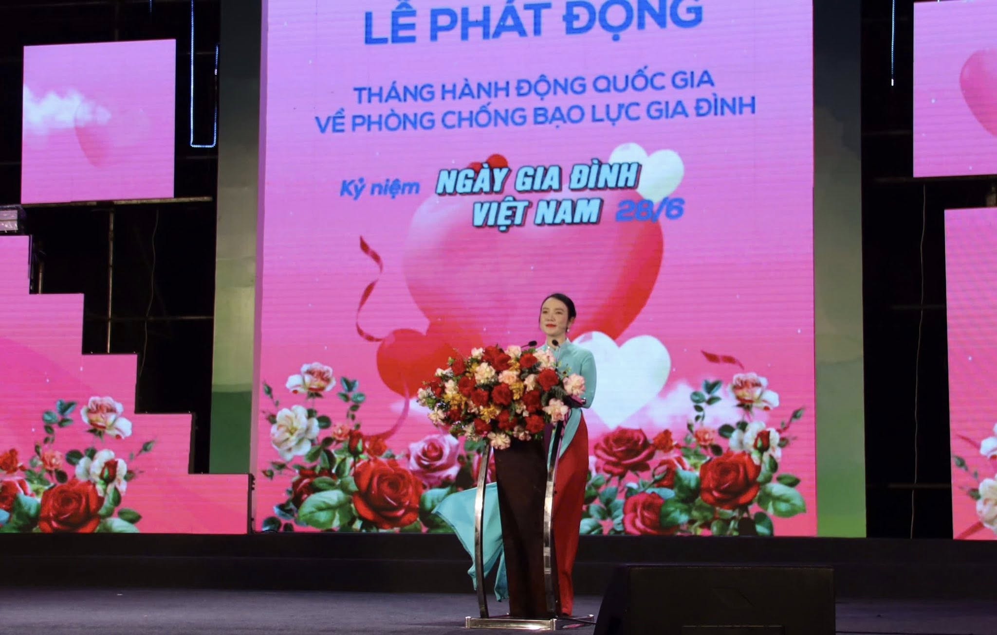 Bà Trần Thị Mỹ Hạnh, Ủy viên Ban Chấp hành Đảng bộ tỉnh, Giám đốc Sở Văn hóa - Thể thao và Du lịch Nghệ An phát biểu tại buổi lễ. Ảnh: Hữu Tình. Bà Trần Thị Mỹ Hạnh, Ủy viên Ban Chấp hành Đảng bộ tỉnh, Giám đốc Sở Văn hóa - Thể thao và Du lịch Nghệ An phát biểu tại buổi lễ. Ảnh: Hữu Tình.