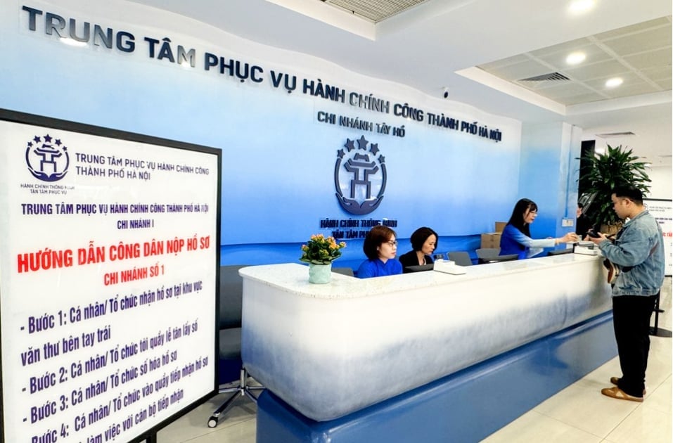 Trung tâm Phục vụ Hành chính công thành phố Hà Nội nơi giải quyết thủ tục hành chính cho người dân. Ảnh minh họa. Trung tâm Phục vụ Hành chính công thành phố Hà Nội nơi giải quyết thủ tục hành chính cho người dân. Ảnh minh họa.
