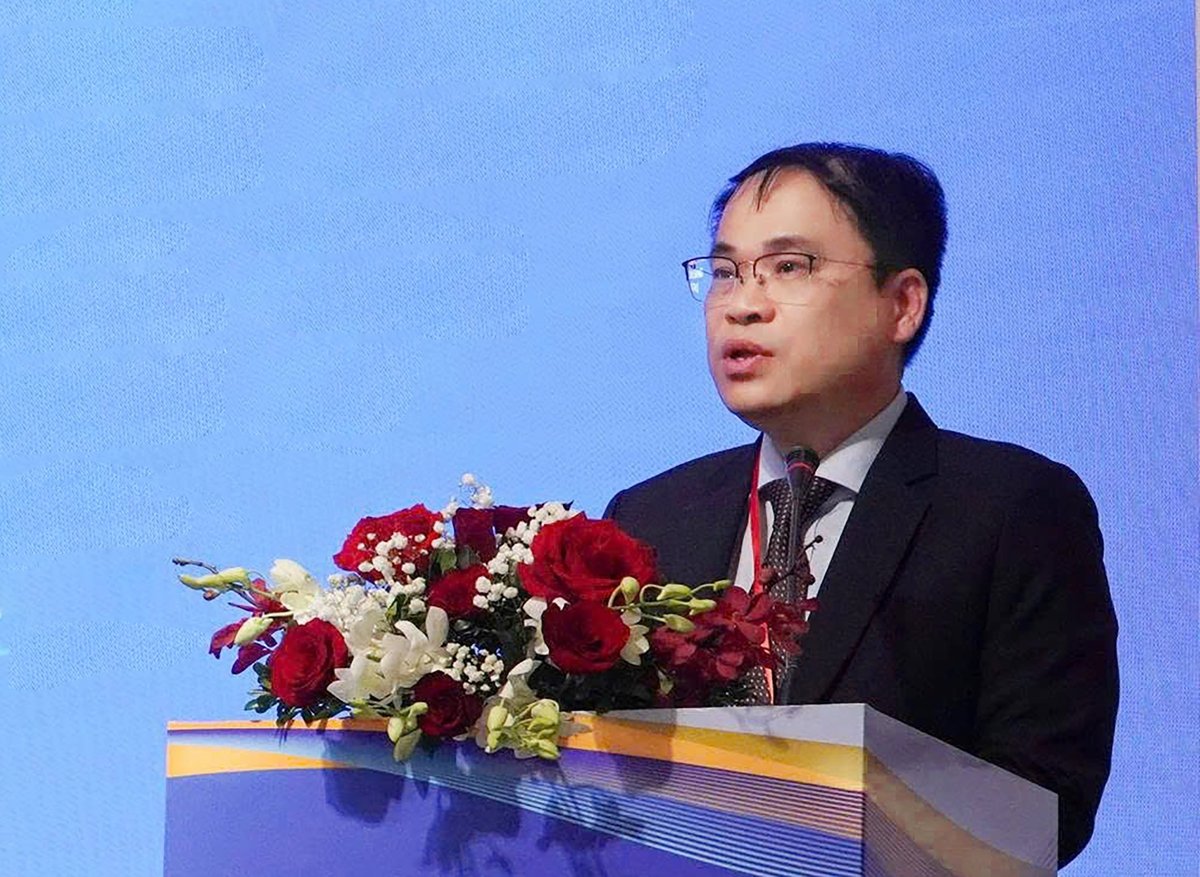 TS.DS Nguyễn Quốc Bình, Phó Giám đốc bệnh viện Chợ Rẫy, Giám đốc Trung tâm DI&ADR TP.HCM phát biểu tại hội nghị. Ảnh: Nguyên Hạnh. TS.DS Nguyễn Quốc Bình, Phó Giám đốc bệnh viện Chợ Rẫy, Giám đốc Trung tâm DI&ADR TP.HCM phát biểu tại hội nghị. Ảnh: Nguyên Hạnh.