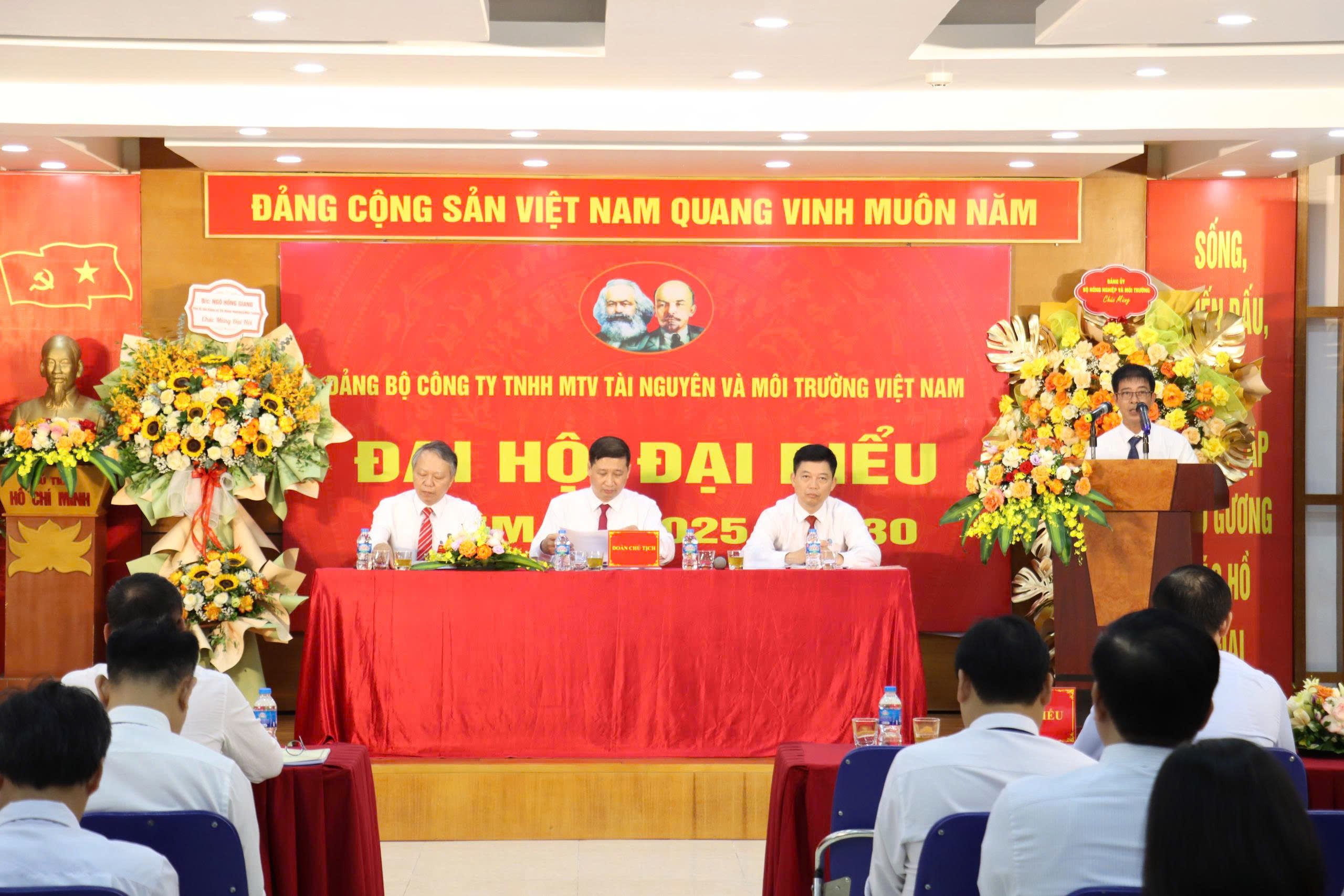 Đại hội là dịp để nhìn nhận một cách toàn diện kết quả nhiệm kỳ vừa qua, đồng thời lựa chọn đội ngũ cán bộ đủ bản lĩnh chính trị, phẩm chất đạo đức và năng lực thực tiễn để đảm đương trọng trách trong BCH nhiệm kỳ tới. Ảnh: Nguyễn Thủy. Đại hội là dịp để nhìn nhận một cách toàn diện kết quả nhiệm kỳ vừa qua, đồng thời lựa chọn đội ngũ cán bộ đủ bản lĩnh chính trị, phẩm chất đạo đức và năng lực thực tiễn để đảm đương trọng trách trong BCH nhiệm kỳ tới. Ảnh: Nguyễn Thủy.