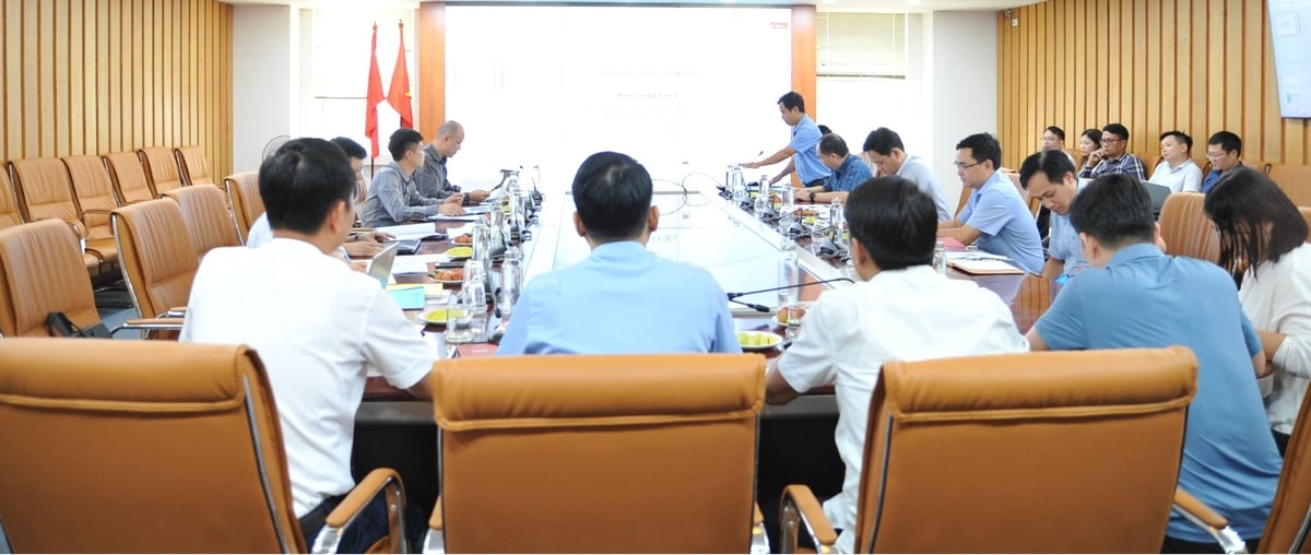 Hội đồng thông qua tổng chi phí đánh giá tiềm năng khoáng sản, chi phí thăm dò khoáng sản phải hoàn trả do Nhà nước đã đầu tư đối với 5 mỏ trên là hơn 123,775 tỷ đồng. Ảnh: Lan Chi. Hội đồng thông qua tổng chi phí đánh giá tiềm năng khoáng sản, chi phí thăm dò khoáng sản phải hoàn trả do Nhà nước đã đầu tư đối với 5 mỏ trên là hơn 123,775 tỷ đồng. Ảnh: Lan Chi.