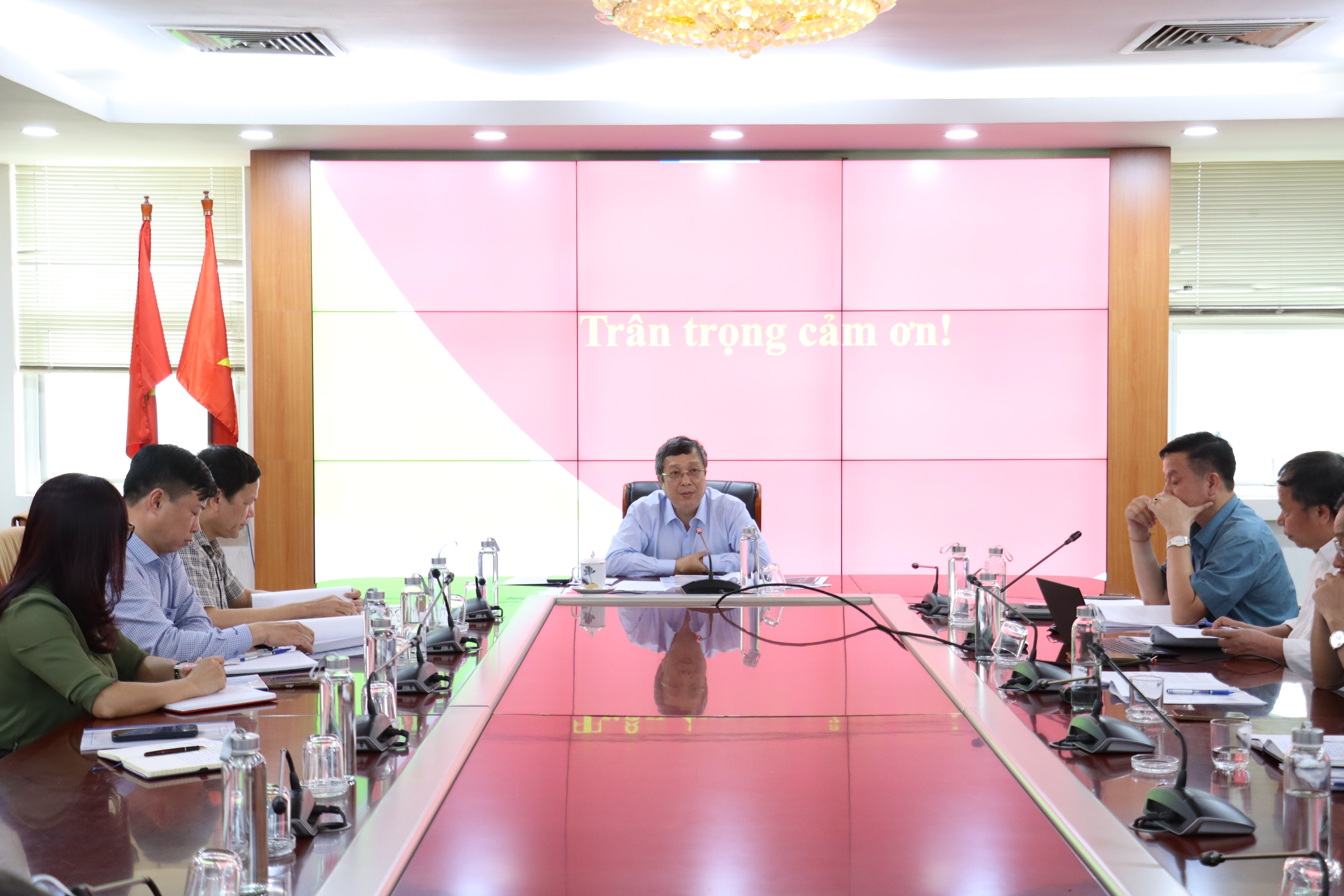 Thứ trưởng Hoàng Trung yêu cầu, các đơn vị xây dựng dự thảo Đề án theo hướng nội dung mạch lạc, thuyết phục: Từ tên gọi tờ trình, căn cứ pháp lý, phương án tổ chức đến chức năng nhiệm vụ đều cần rõ ràng, nhất quán. Ảnh: Nguyễn Thủy. Thứ trưởng Hoàng Trung yêu cầu, các đơn vị xây dựng dự thảo Đề án theo hướng nội dung mạch lạc, thuyết phục: Từ tên gọi tờ trình, căn cứ pháp lý, phương án tổ chức đến chức năng nhiệm vụ đều cần rõ ràng, nhất quán. Ảnh: Nguyễn Thủy.