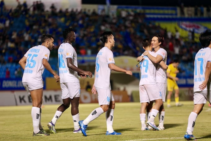 Thép Xanh Nam Định khẳng định vị thế số 1 tại V.League 2024/2025. Ảnh: Quang Dương. Thép Xanh Nam Định khẳng định vị thế số 1 tại V.League 2024/2025. Ảnh: Quang Dương.