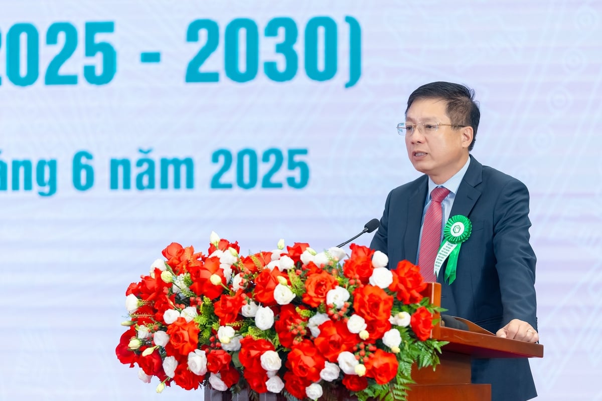 Ông Hồ Sỹ Hùng, Thứ trưởng Bộ Tài chính đánh giá cao những nỗ lực và thành tích mà Vinachem đã đạt được trong giai đoạn 2020 - 2025. Ảnh Vinachem. Ông Hồ Sỹ Hùng, Thứ trưởng Bộ Tài chính đánh giá cao những nỗ lực và thành tích mà Vinachem đã đạt được trong giai đoạn 2020 - 2025. Ảnh Vinachem.