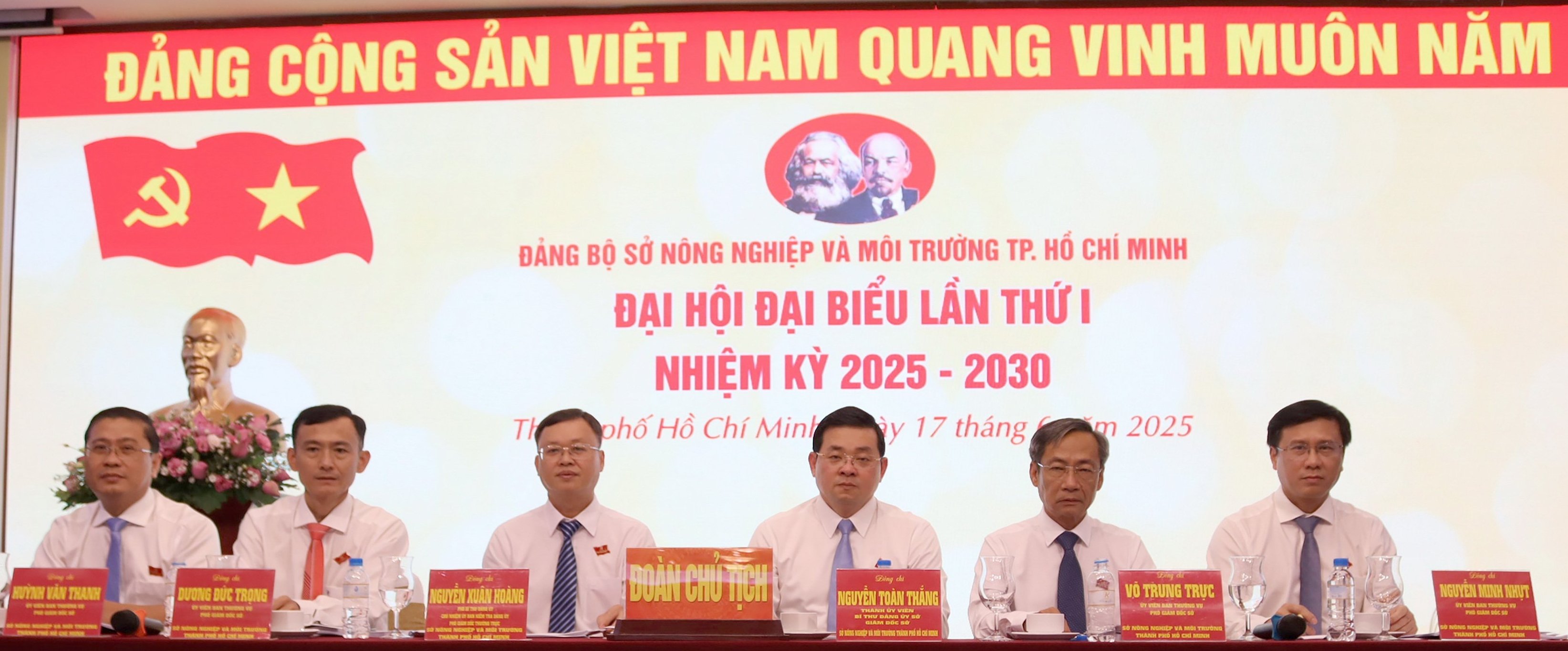 Đoàn Chủ tịch chủ trì Đại hội Đại biểu Đảng bộ Sở Nông nghiệp và Môi trường TP.HCM lần thứ I, nhiệm kỳ 2025 - 2030. Ảnh: Tường Tú. Đoàn Chủ tịch chủ trì Đại hội Đại biểu Đảng bộ Sở Nông nghiệp và Môi trường TP.HCM lần thứ I, nhiệm kỳ 2025 - 2030. Ảnh: Tường Tú.